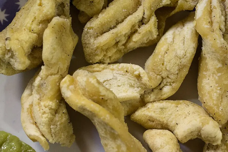 A heap of thick, ridged gathiya