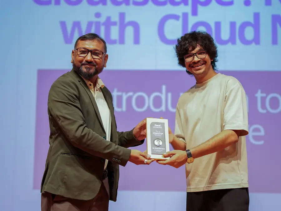 Receiving a speaker memento at Cloudscape
